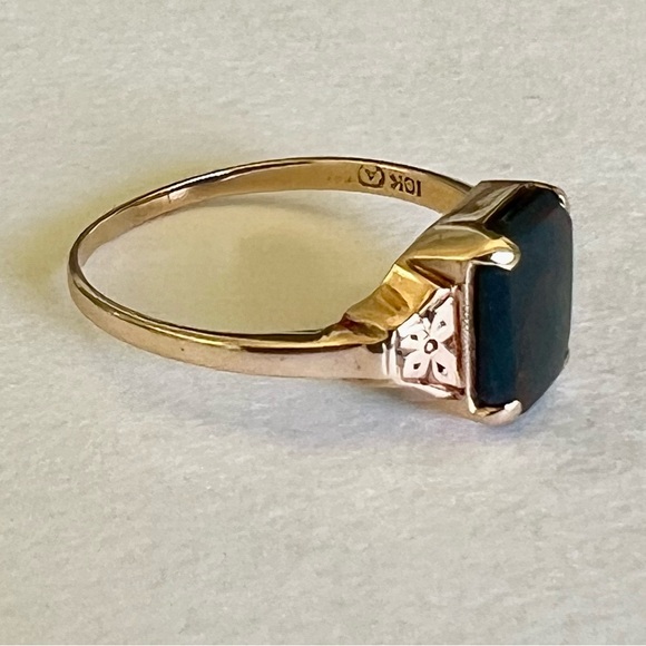 10k Solid Gold Bloodstone Ring - Picture 4 of 11